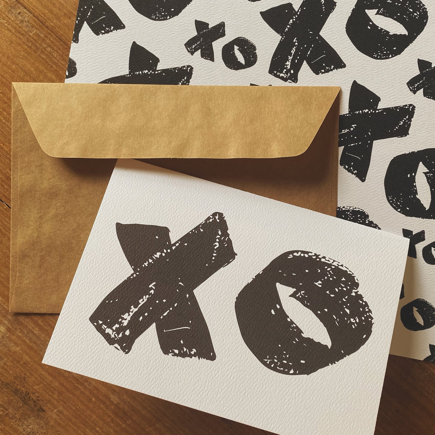 XOXO - Gift Wrap & Card Set